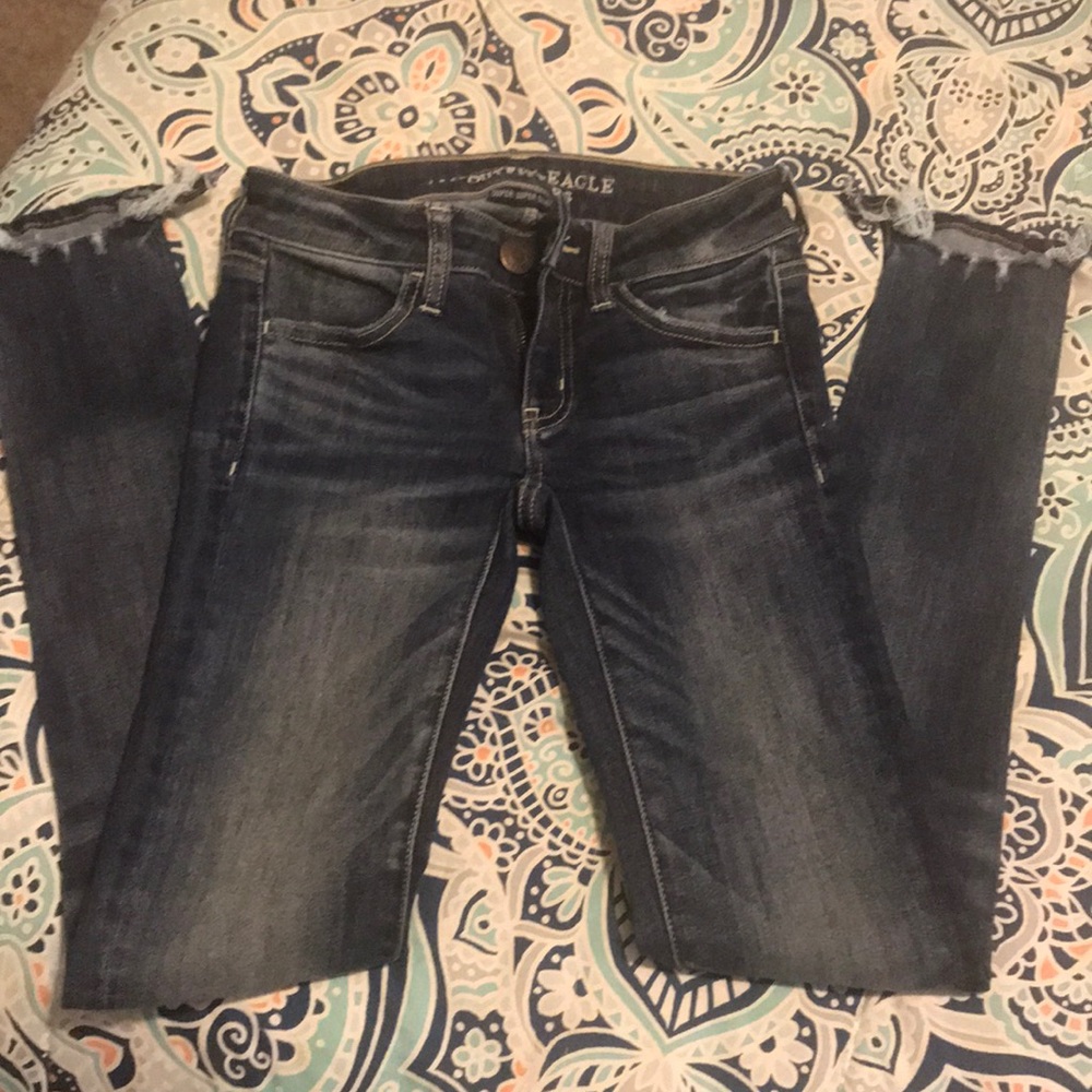 American Eagle jegging Jean, distressed bottom